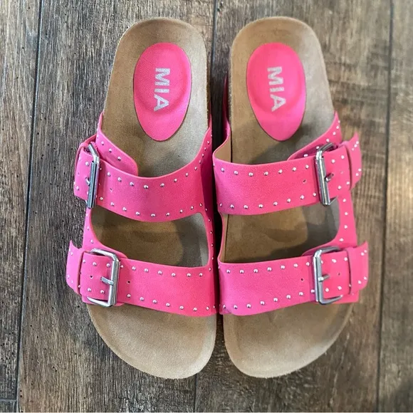 nwot MIA brookie studded platform sandal in hot pink