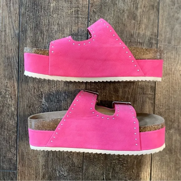 nwot MIA brookie studded platform sandal in hot pink
