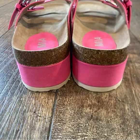 nwot MIA brookie studded platform sandal in hot pink