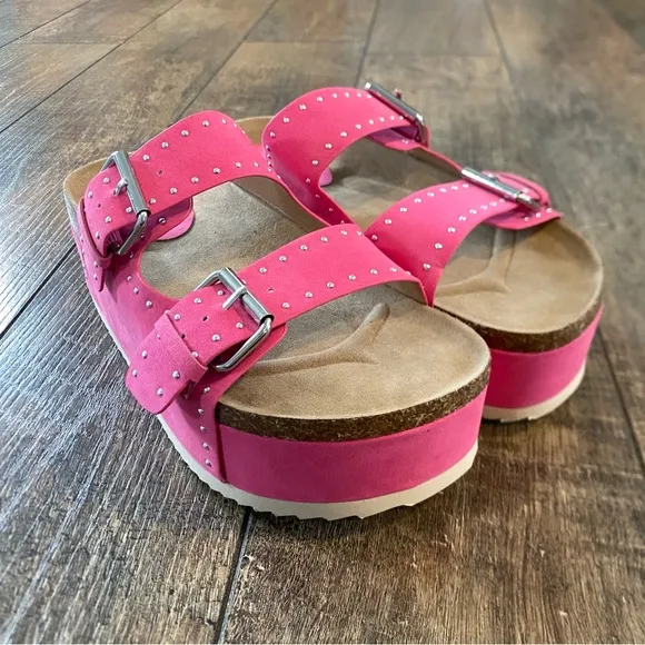 nwot MIA brookie studded platform sandal in hot pink