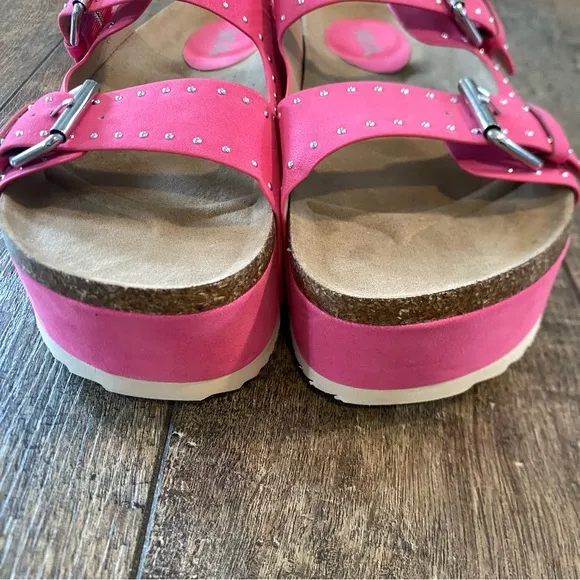 nwot MIA brookie studded platform sandal in hot pink