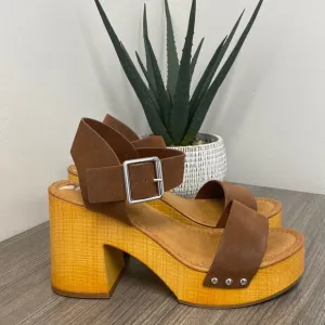 NWOT MIA Sabrinda Platform Y2K Chunky Sandals