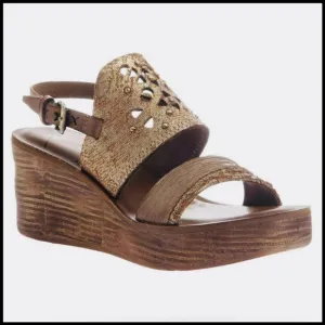 NWOT OTBT Hippie Wedge Sandals in Gold