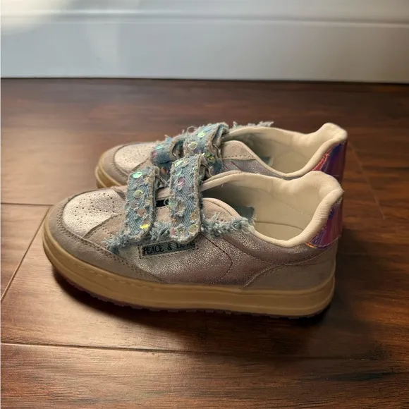 NWOT Steve Madden Kids Dream Sneakers - Silver and Pink-Size 11