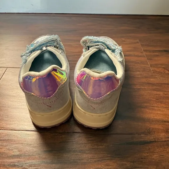 NWOT Steve Madden Kids Dream Sneakers - Silver and Pink-Size 11