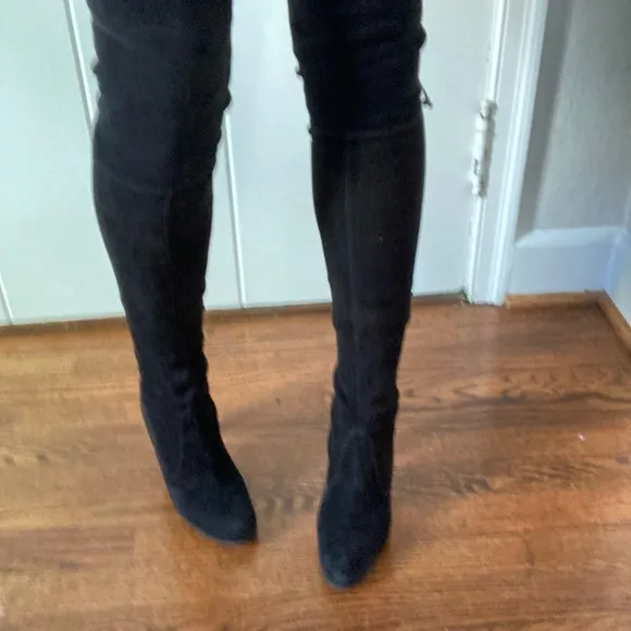 NWOT Stuart Weitzman Genuine Suede Boots