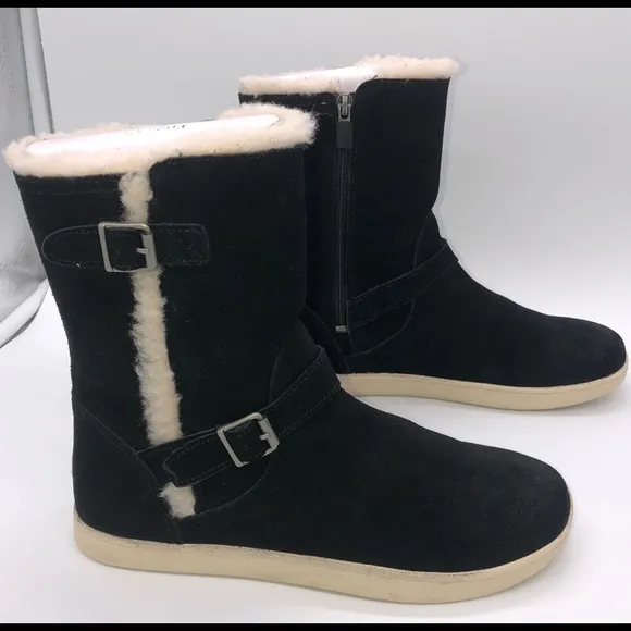 NWOT UGGpure Barley Boots Black