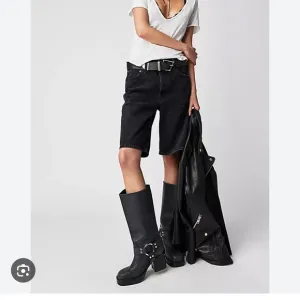 NWT Agolde Black Denim Low Rise Jorts
