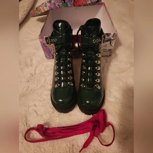 NWT And BOX Jeffrey Campbell Czech Platform Combat Green Boots size 7.5
