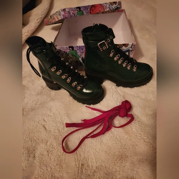 NWT And BOX Jeffrey Campbell Czech Platform Combat Green Boots size 7.5