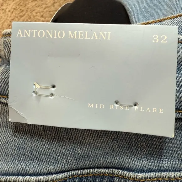 NWT Antonio Melani Light Wash Denim Mid-Rise Flare Jeans Women's Size 32