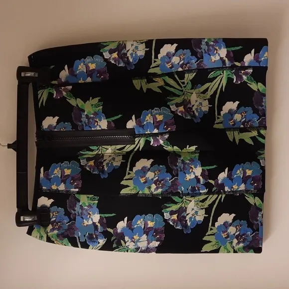 NWT, Elizabeth and James Floral Scuba Skirt