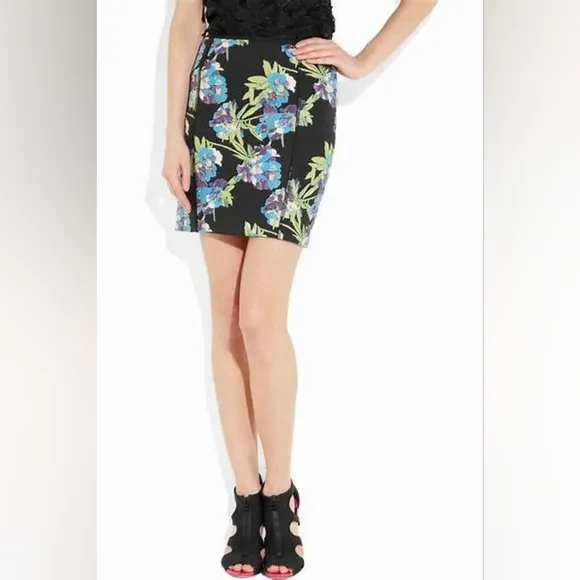 NWT, Elizabeth and James Floral Scuba Skirt