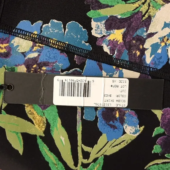 NWT, Elizabeth and James Floral Scuba Skirt