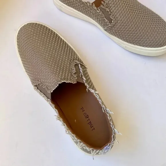NWT Indigo Rd Women’s Kicky Tan Slip-On Shoes 6
