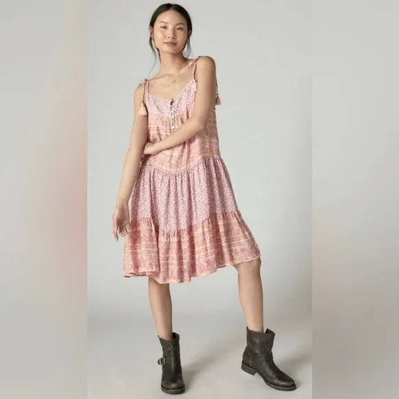 NWT Lucky Brand Women’s Flouncy Contrasting Tiered Floral Print Tie Sleeve Dress