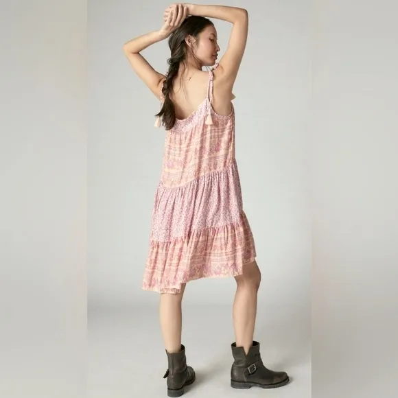 NWT Lucky Brand Women’s Flouncy Contrasting Tiered Floral Print Tie Sleeve Dress