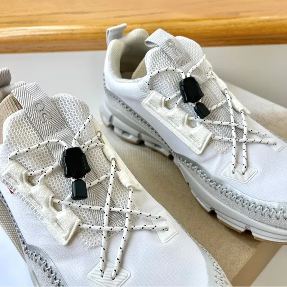 NWT On Running Cloudaway Kanazawa Women’s Athletic Running Shoes White Frost