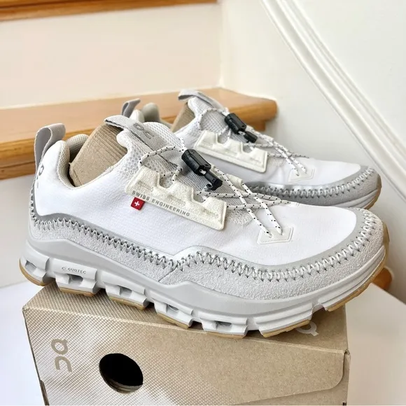 NWT On Running Cloudaway Kanazawa Women’s Athletic Running Shoes White Frost