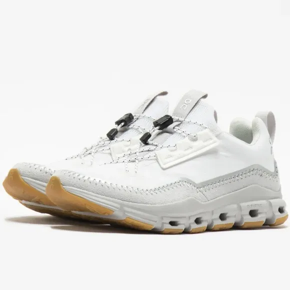 NWT On Running Cloudaway Kanazawa Women’s Athletic Running Shoes White Frost