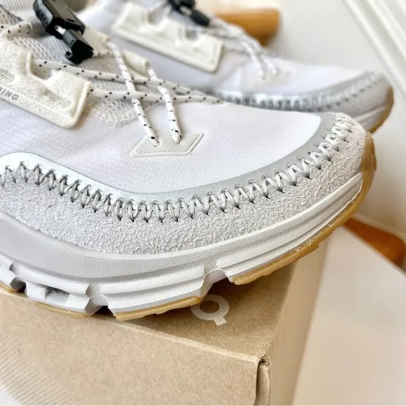 NWT On Running Cloudaway Kanazawa Women’s Athletic Running Shoes White Frost