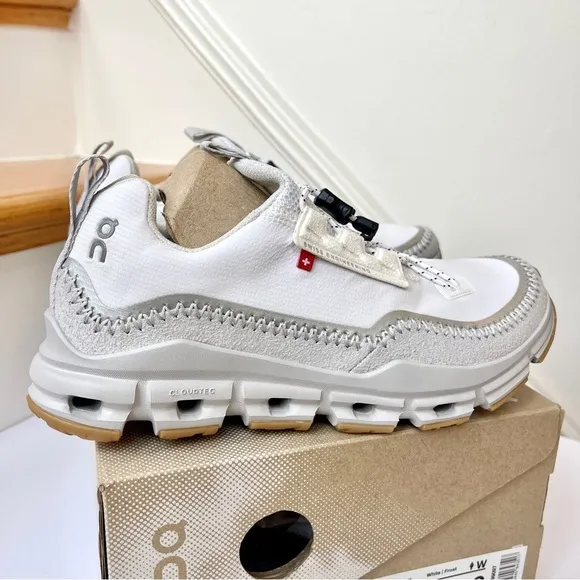 NWT On Running Cloudaway Kanazawa Women’s Athletic Running Shoes White Frost