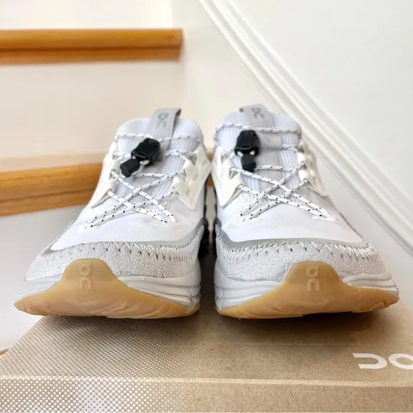 NWT On Running Cloudaway Kanazawa Women’s Athletic Running Shoes White Frost