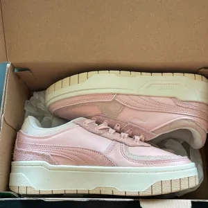 NWT pink puma sneakers “cali dream thrifted” size 6