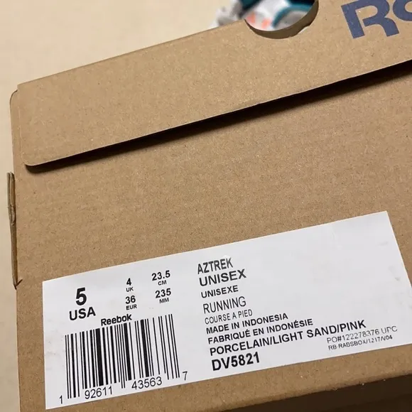 NWT Reebok Aztrek in box Running Sneakers Sorbet colors  5 Youth in box