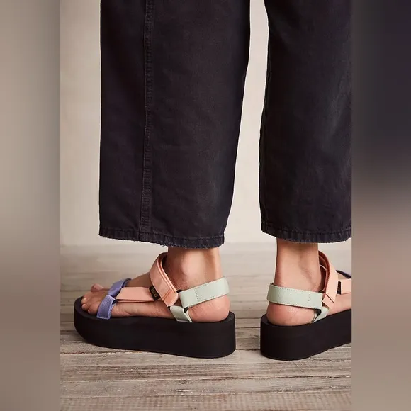 NWT Teva Free people platform Sandals 8 summersalt pastel