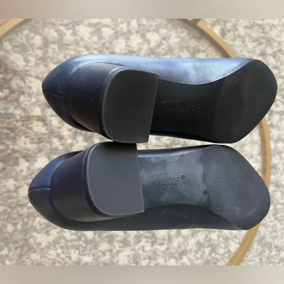 NWT Trotters Kari Block Heel, Navy Blue, Multiple Sizes in Wide and Medium!