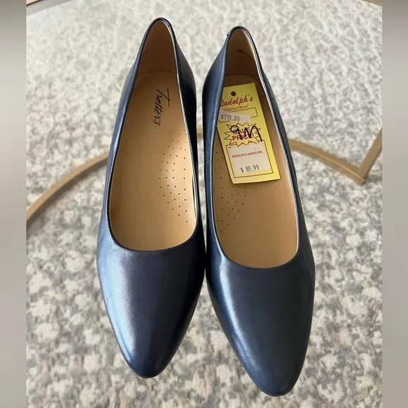 NWT Trotters Kari Block Heel, Navy Blue, Multiple Sizes in Wide and Medium!
