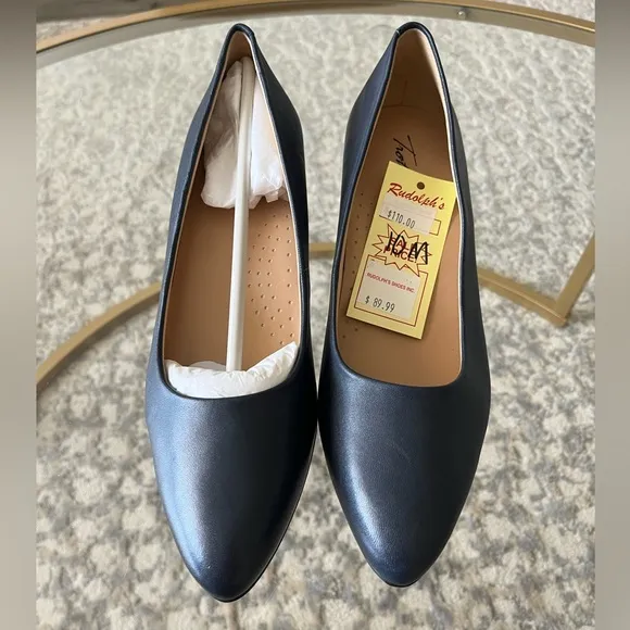 NWT Trotters Kari Block Heel, Navy Blue, Multiple Sizes in Wide and Medium!