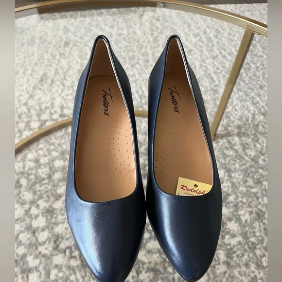 NWT Trotters Kari Block Heel, Navy Blue, Multiple Sizes in Wide and Medium!