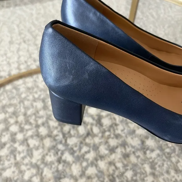 NWT Trotters Kari Block Heel, Navy Blue, Multiple Sizes in Wide and Medium!