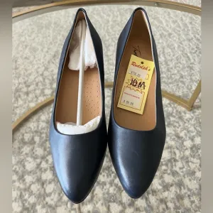 NWT Trotters Kari Block Heel, Navy Blue, Multiple Sizes in Wide and Medium!