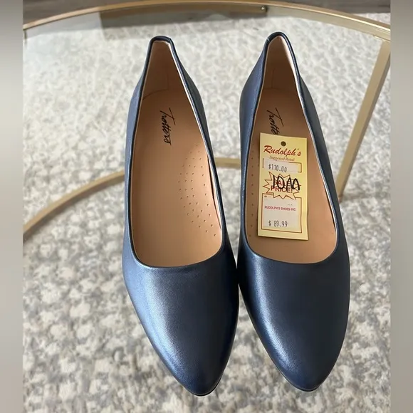 NWT Trotters Kari Block Heel, Navy Blue, Multiple Sizes in Wide and Medium!
