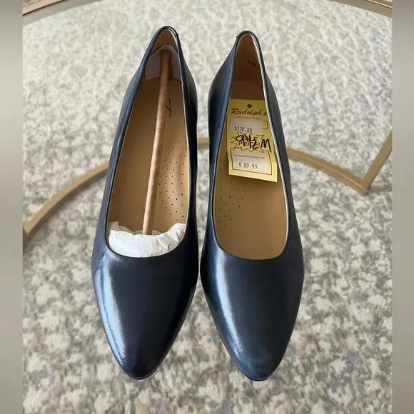 NWT Trotters Kari Block Heel, Navy Blue, Multiple Sizes in Wide and Medium!