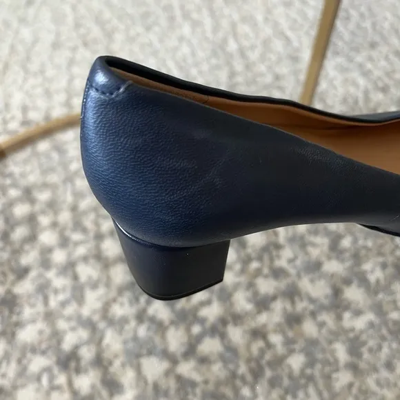 NWT Trotters Kari Block Heel, Navy Blue, Multiple Sizes in Wide and Medium!