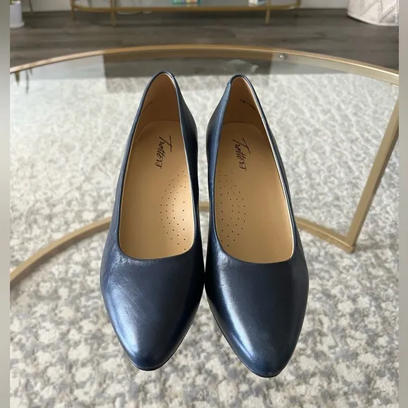 NWT Trotters Kari Block Heel, Navy Blue, Multiple Sizes in Wide and Medium!