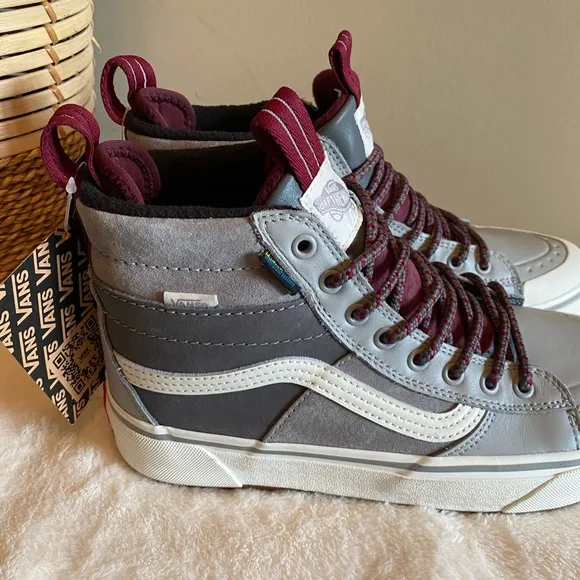 NWT Vans MTE 2 Mens 8/ Women 9.5 Grey&amp; Burgundy Sneakers