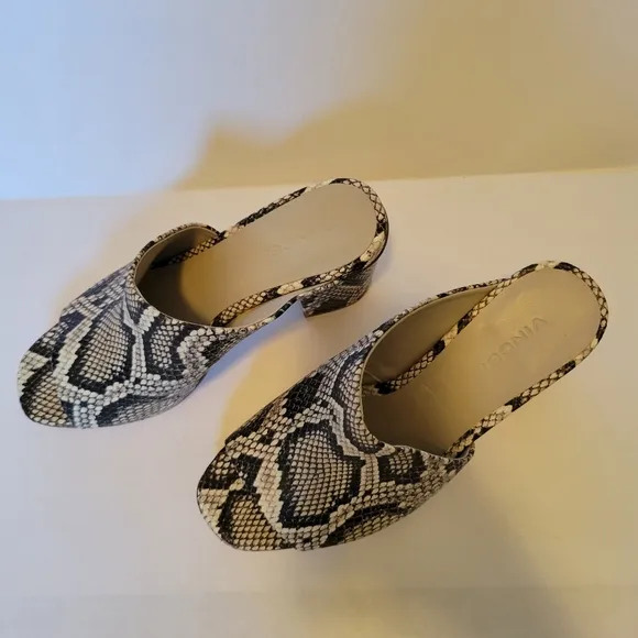 NWT Vince Wyatt Snake Embossed Leather Platform Heel Sandals