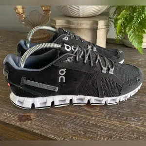 OC On Cloud Women’s 9 Black Athletic Running Sneakers Athleisure Shoes
