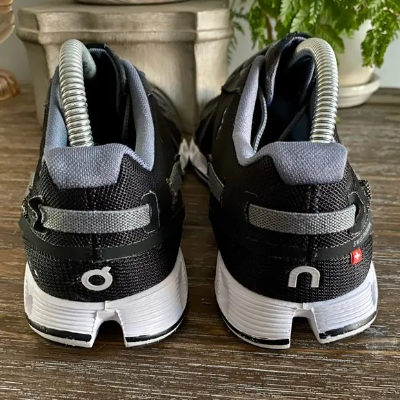 OC On Cloud Women’s 9 Black Athletic Running Sneakers Athleisure Shoes