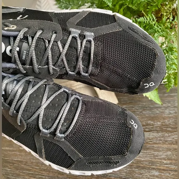 OC On Cloud Women’s 9 Black Athletic Running Sneakers Athleisure Shoes