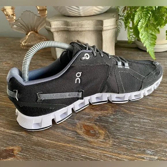 OC On Cloud Women’s 9 Black Athletic Running Sneakers Athleisure Shoes