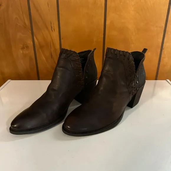 Off The Beaten Track Santa Fe Brown Leather Ankle Boots Sz. 9M