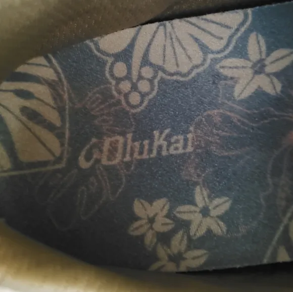 OluKai Ha'upu Leather Sneakers Sz 7.5