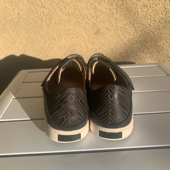 OluKai Pehuea Loupili black leather platform shoes size 10