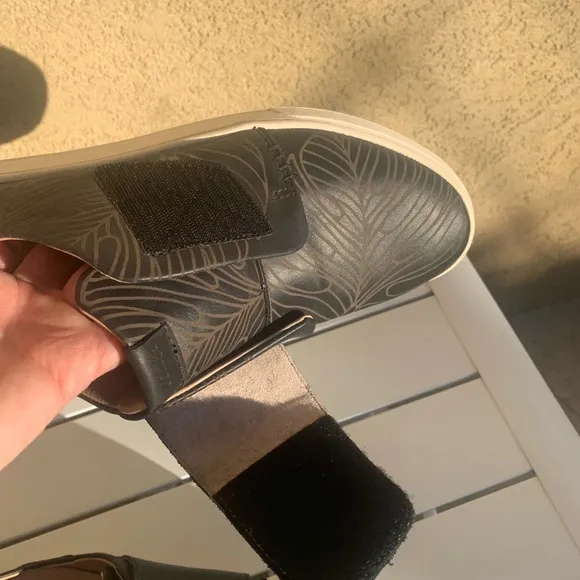 OluKai Pehuea Loupili black leather platform shoes size 10